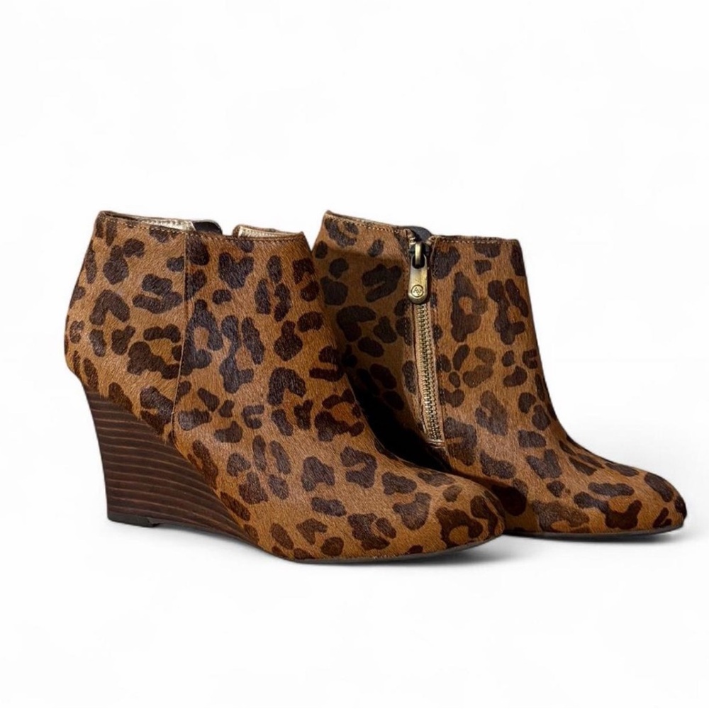 Adrienne Vittadini Sarah leopard animal print calf hair booties